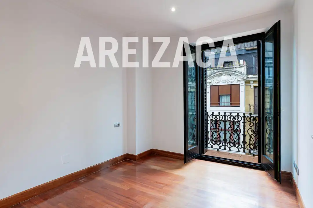 Bedroom of Flat for sale in Donostia - San Sebastián   with Heating and Balcony