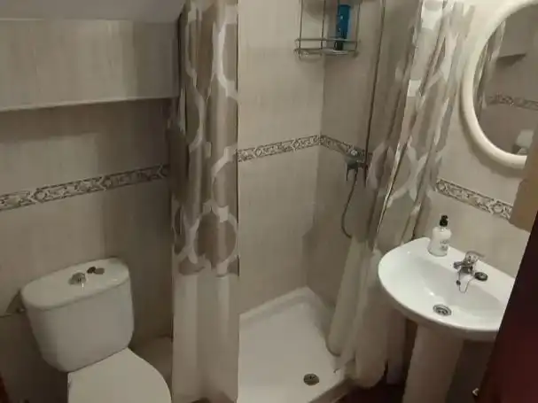 Baño de Dúplex de alquiler en Garrucha con Aire acondicionado, Piscina y Amueblado
