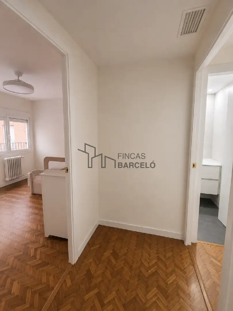 Bedroom of Flat for sale in Zaragoza