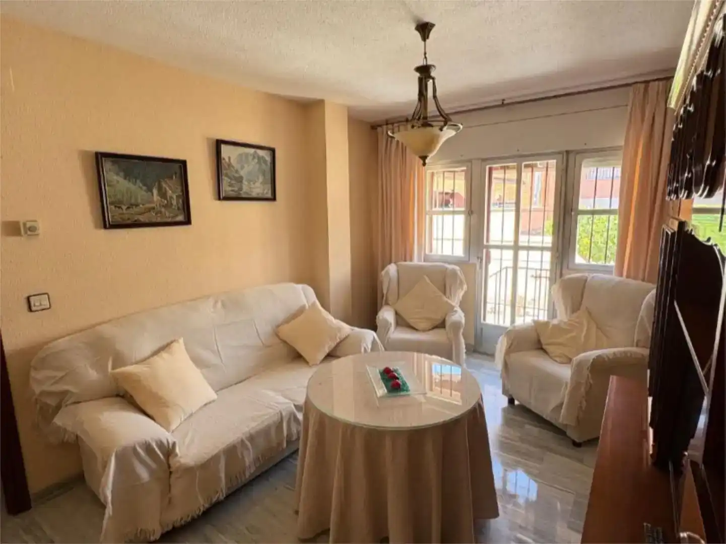 Sala d'estar de Casa adosada per a compartir en Granada amb Aire condicionat, Moblat i Balcó