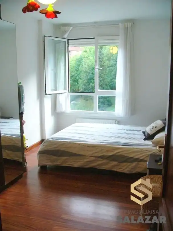 Bedroom of Flat for rent in Bilbao   with Heating, Private garden and Balcony