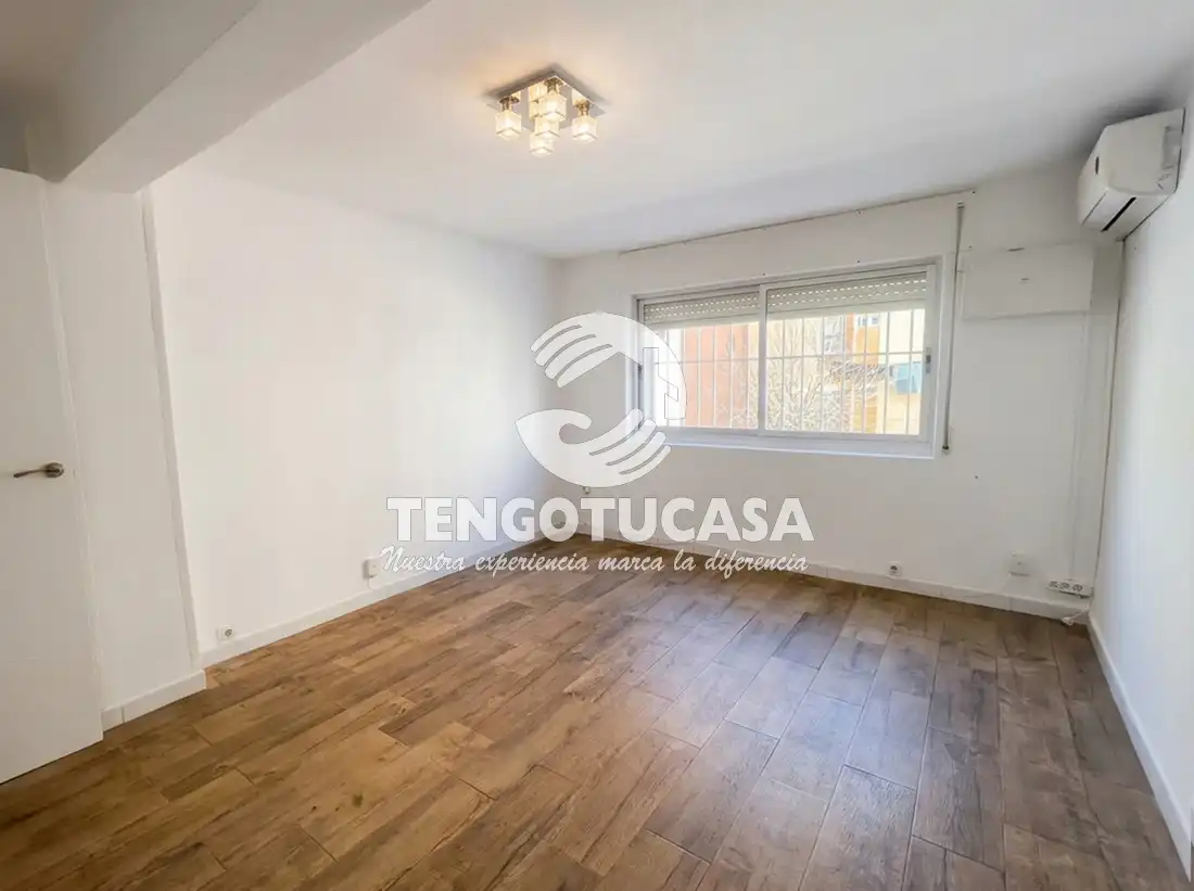 Piso en venta en Calle de María Teresa Sáenz de Heredia, 22, Ventas