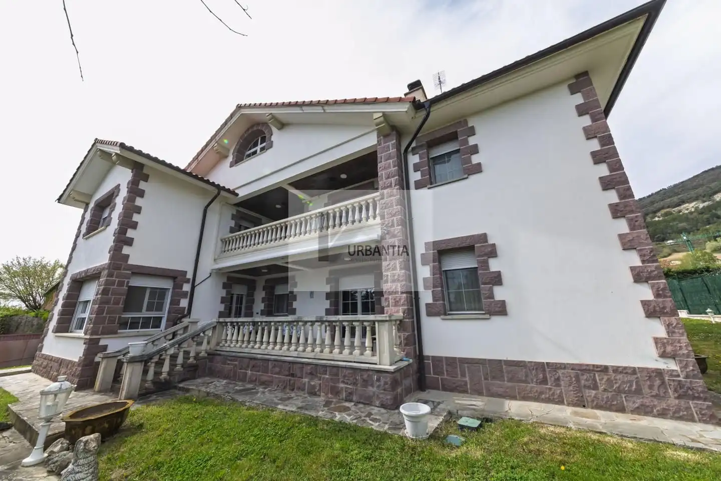 Vista exterior de Casa o chalet en venta en Berrioplano / Berriobeiti con Aire acondicionado, Calefacción y Jardín privado