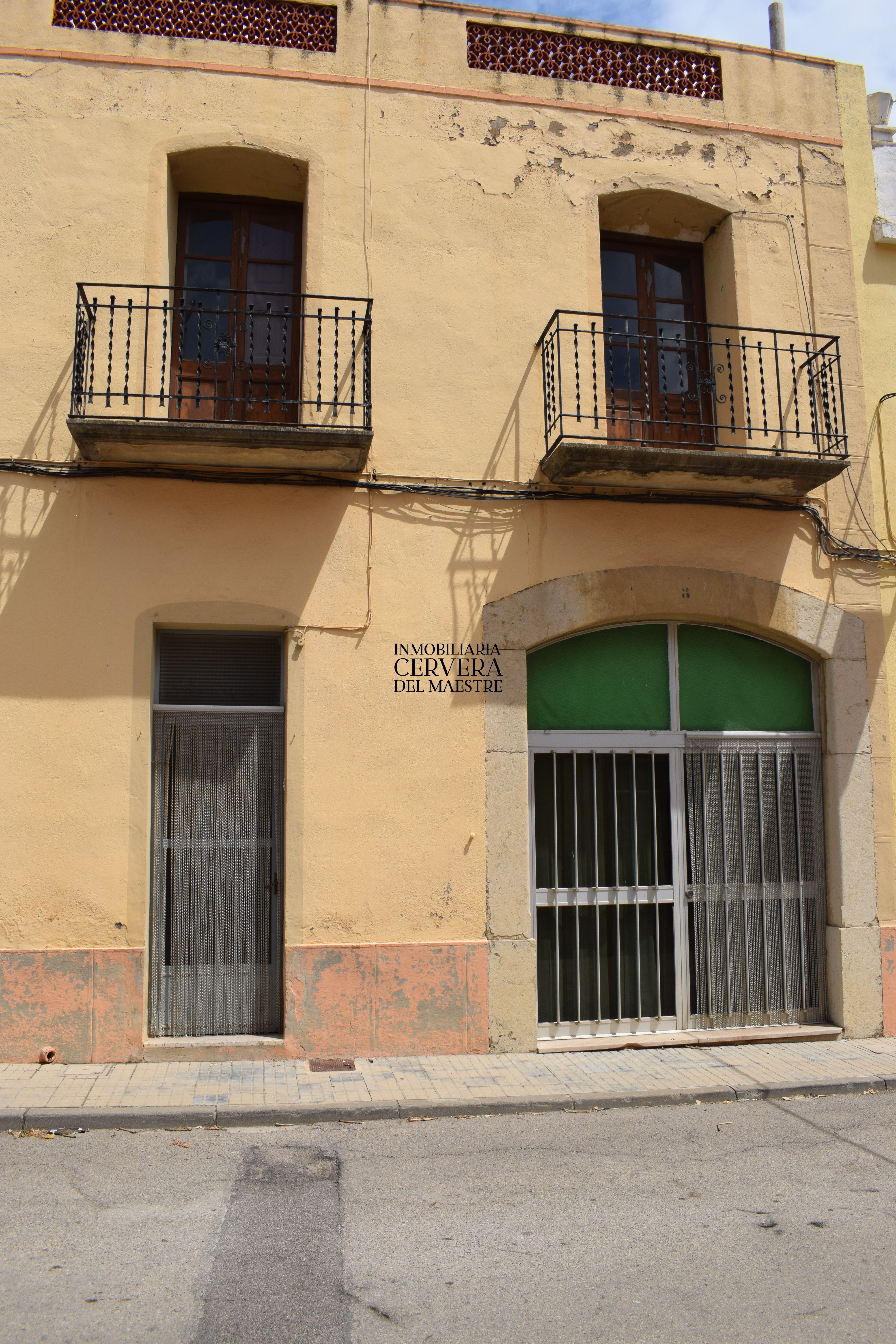 Vista exterior de Casa adosada en venda en Xert / Chert amb Terrassa