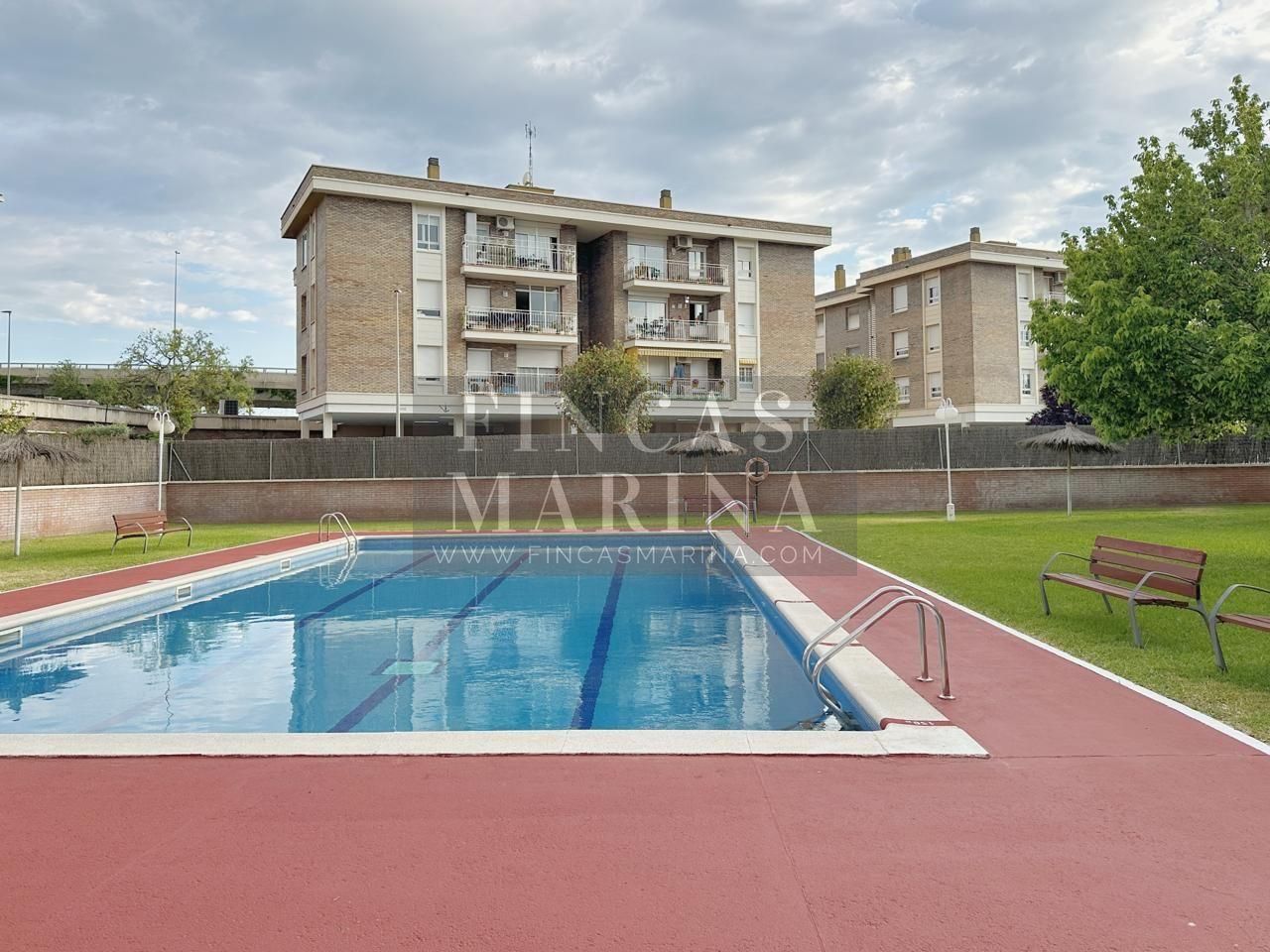 Piscina de Casa adosada en venda en Gavà amb Aire condicionat, Calefacció i Jardí privat
