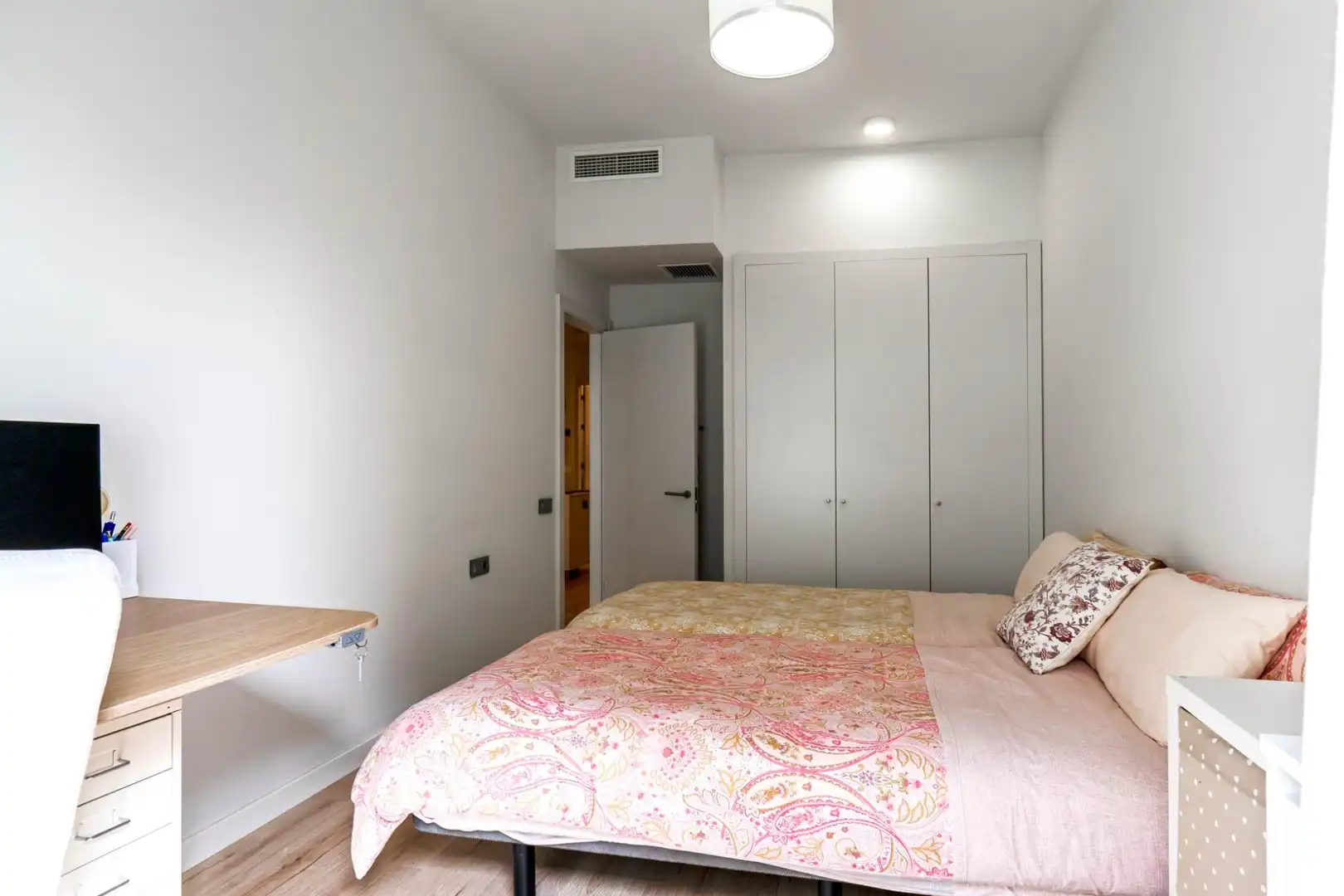 Habitación de Piso en venta en Granada con Aire acondicionado, Calefacción y Jardín privado
