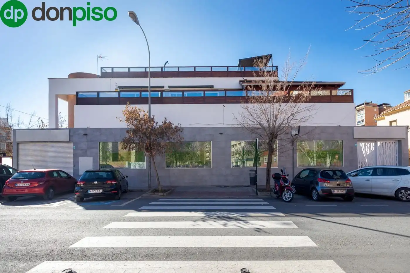 Vista exterior de Local en venta en  Granada Capital con Aire acondicionado