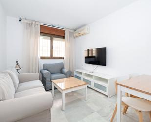 Living room of Flat to rent in  Granada Capital  with Air Conditioner, Heating and Furnished