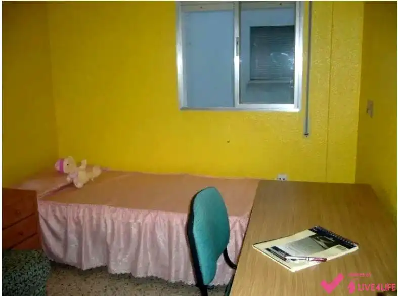 Schlafzimmer von Wohnung zur Miete in Valencia mit Klimaanlage, Heizung und Möbliert