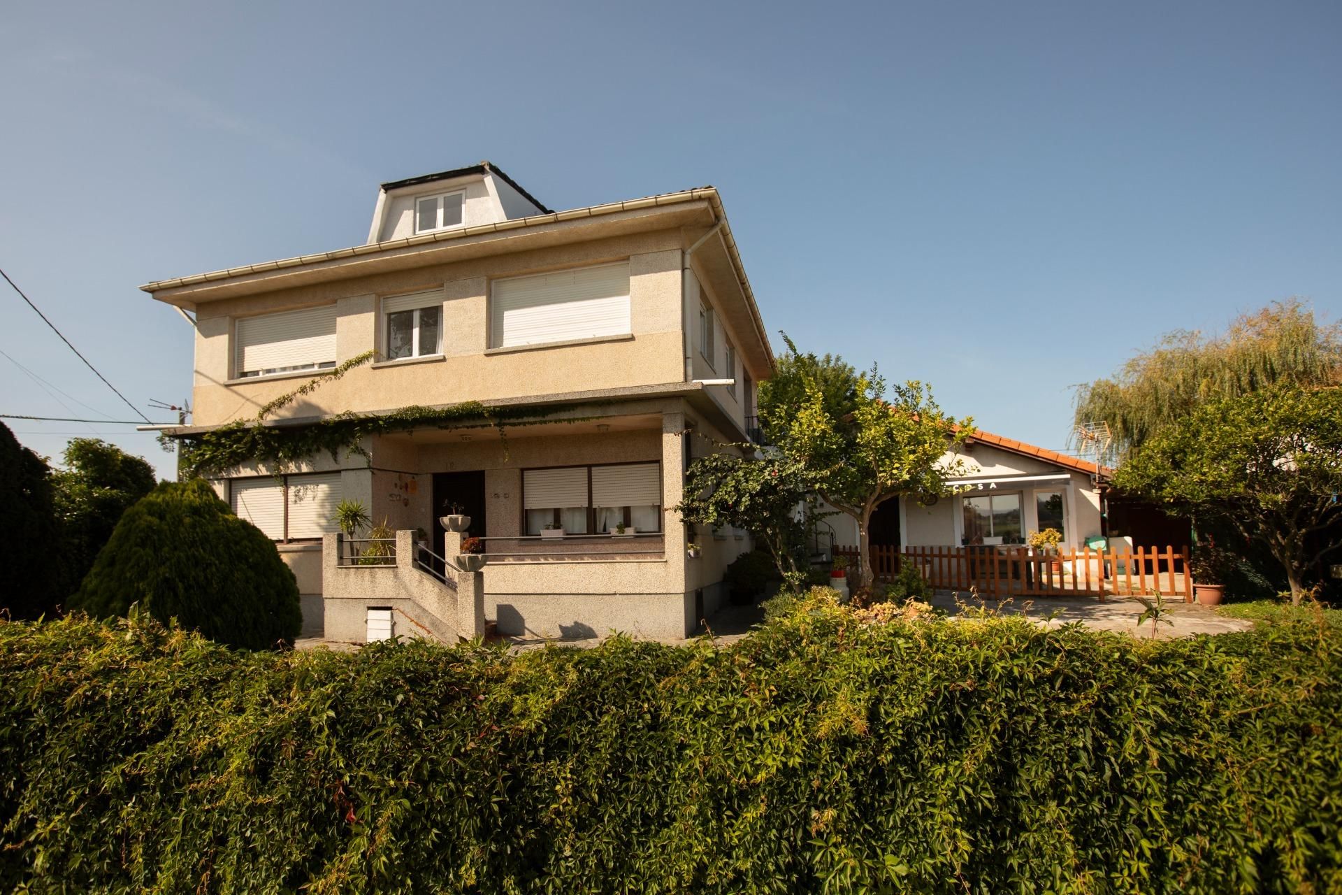 Vista exterior de Casa o xalet en venda en Ribamontán al Mar amb Jardí privat i Traster
