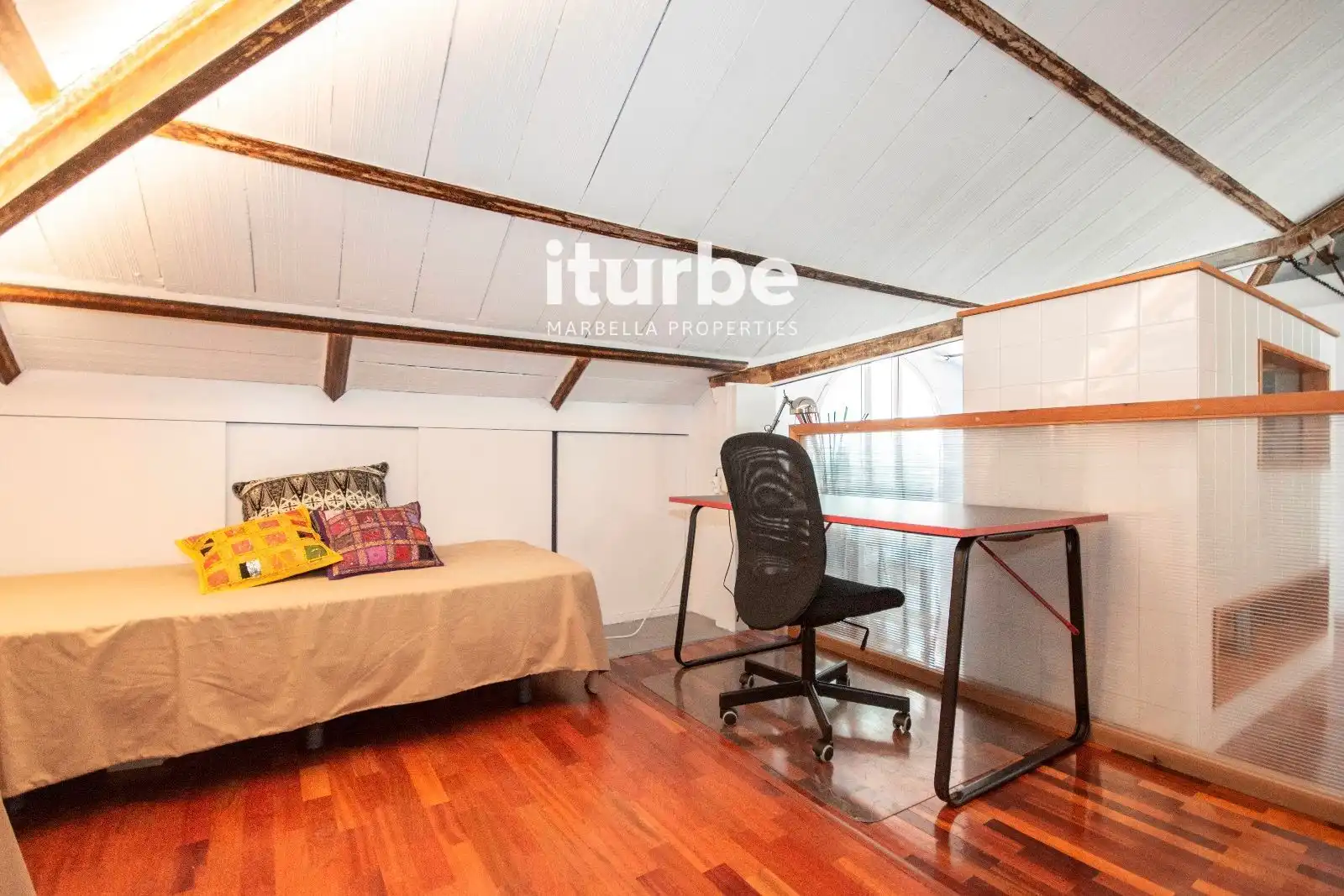 Schlafzimmer von Dachboden zur Miete in Fuengirola mit Klimaanlage, Terrasse und Möbliert