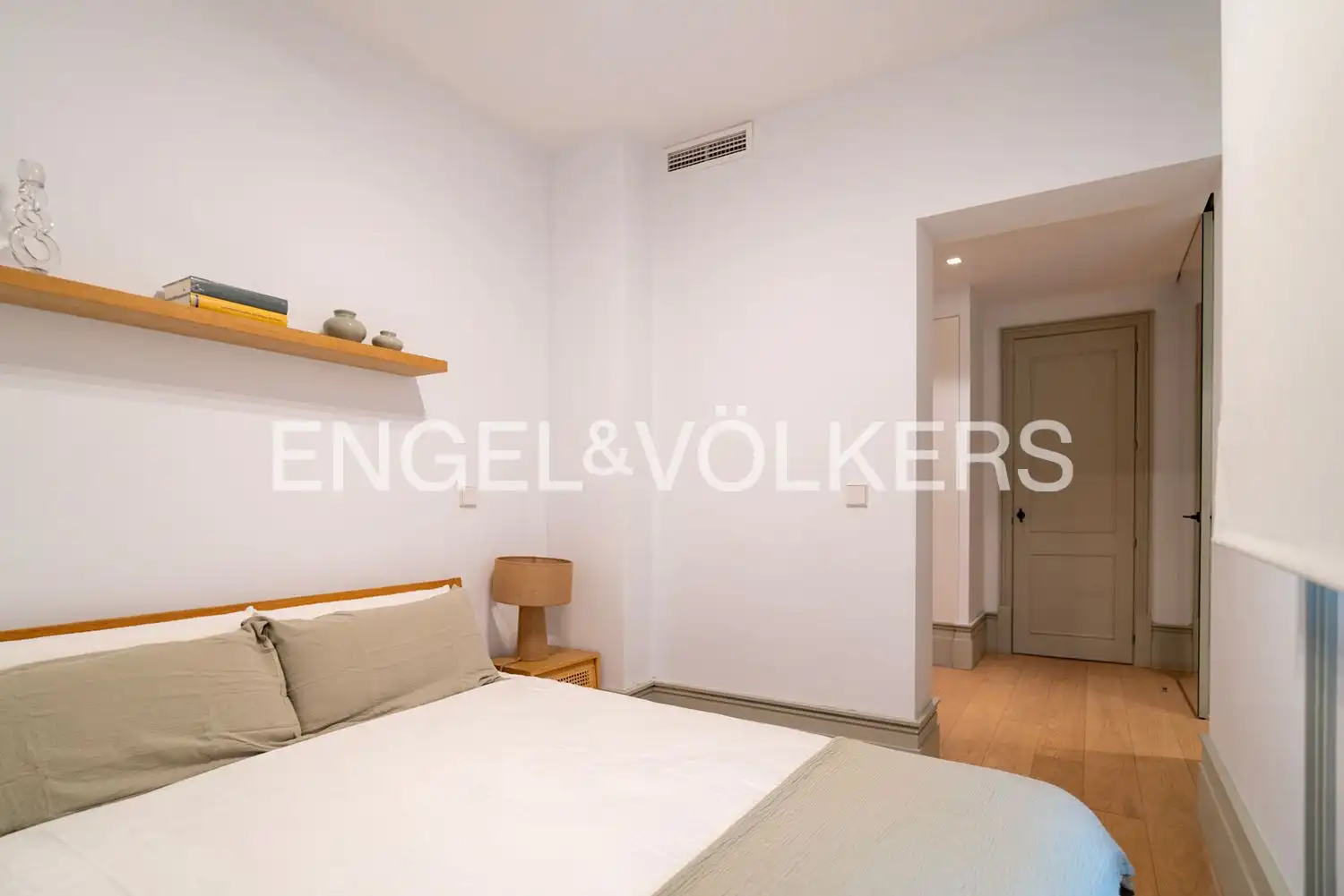 Schlafzimmer von Wohnung zur Miete in Madrid mit Klimaanlage, Heizung und Möbliert