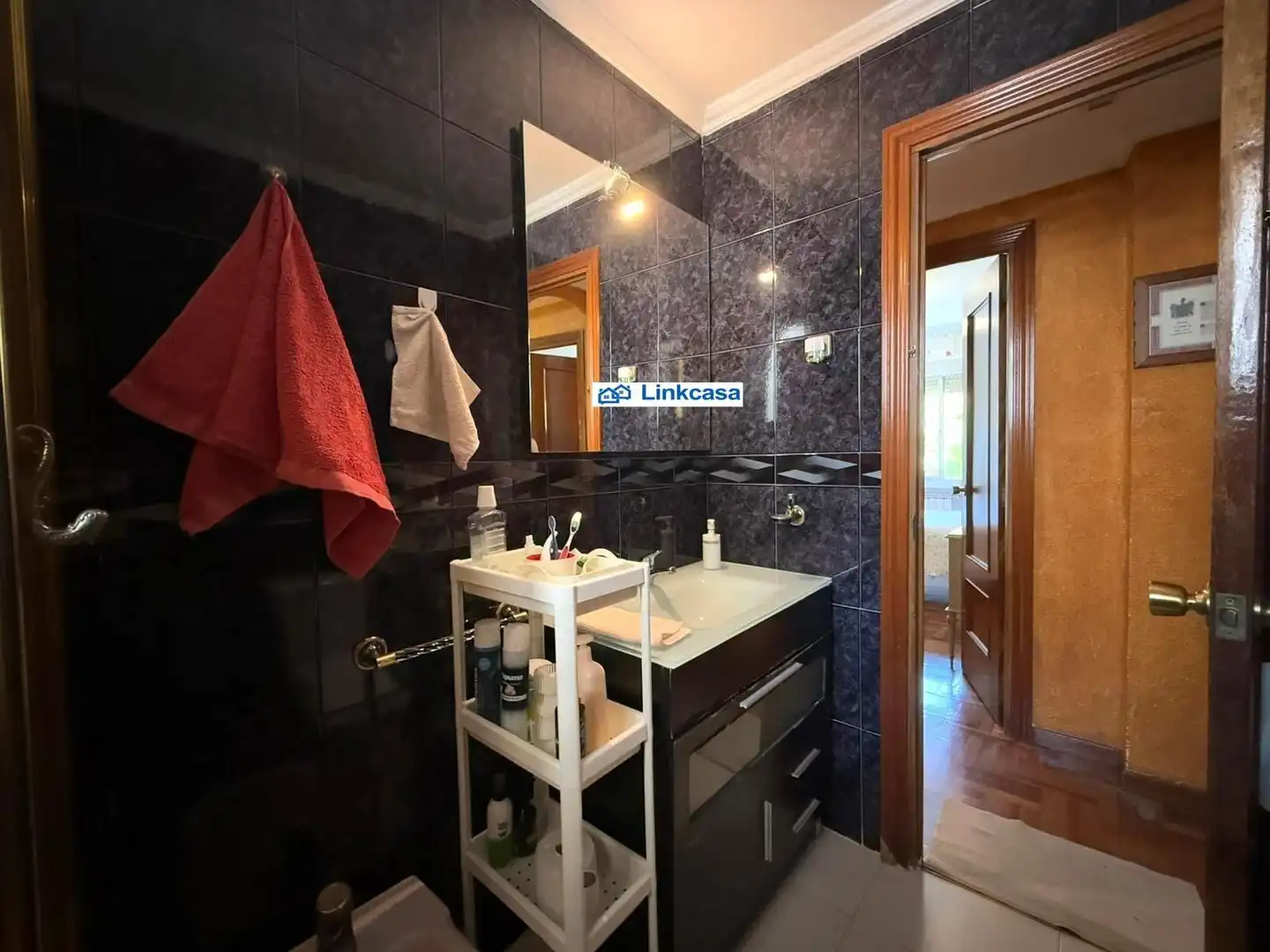 Baño de Piso en venta en Madrid con Calefacción, Terraza y Alarma