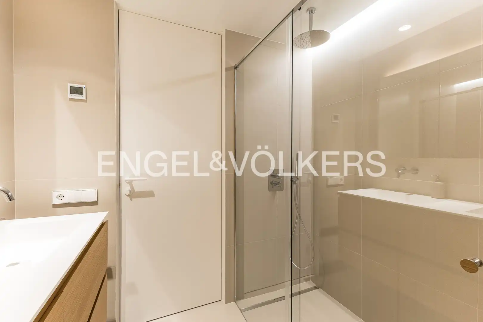 Baño de Piso en venta en Barcelona con Aire acondicionado, Calefacción y Jardín privado