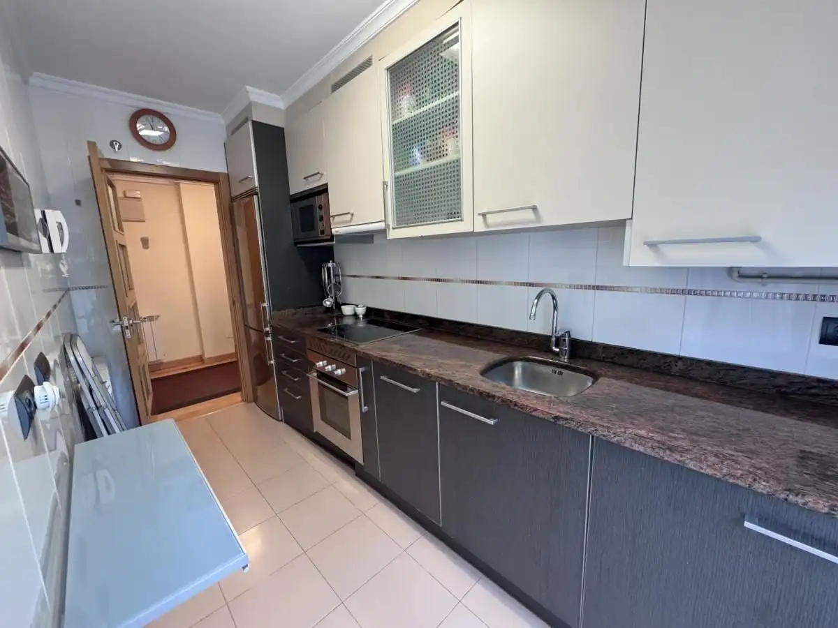 Küche von Wohnung zum Verkauf in Llanes mit Heizung, Privatgarten und Terrasse