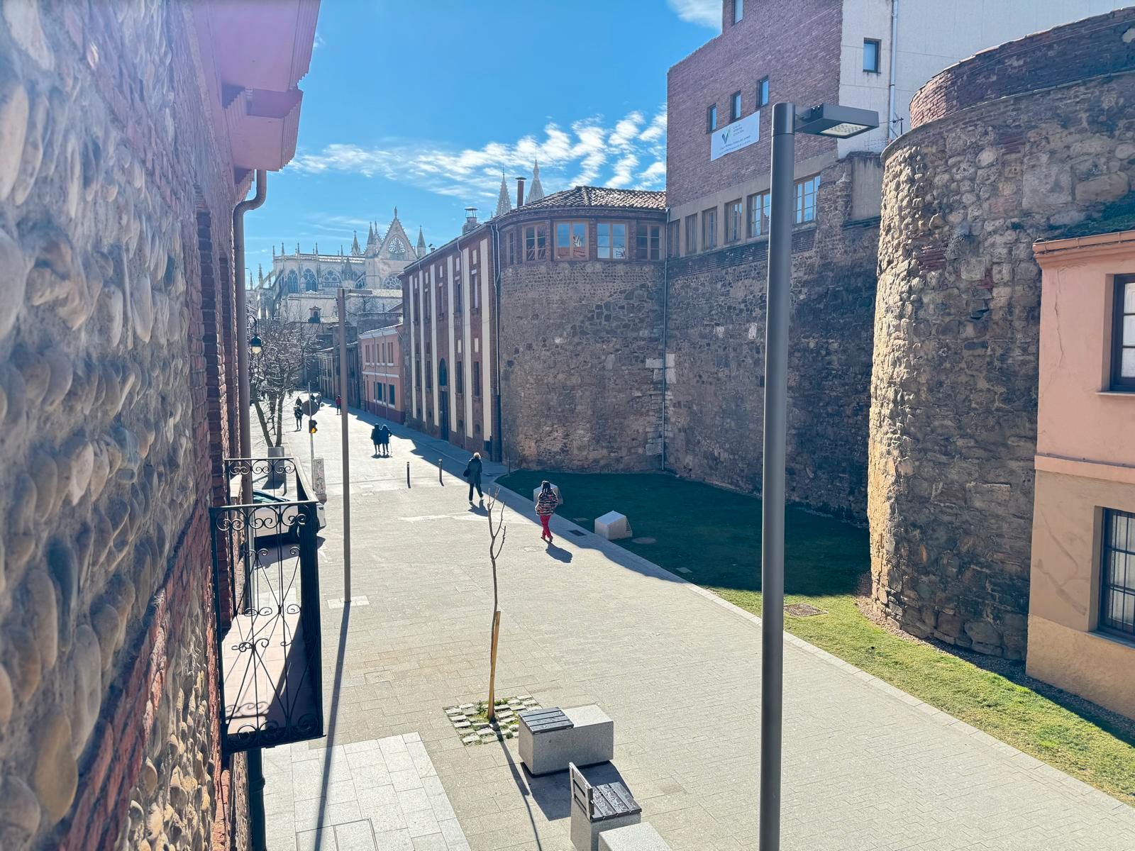 Vista exterior de Pis en venda en León Capital  amb Calefacció, Parquet i Traster