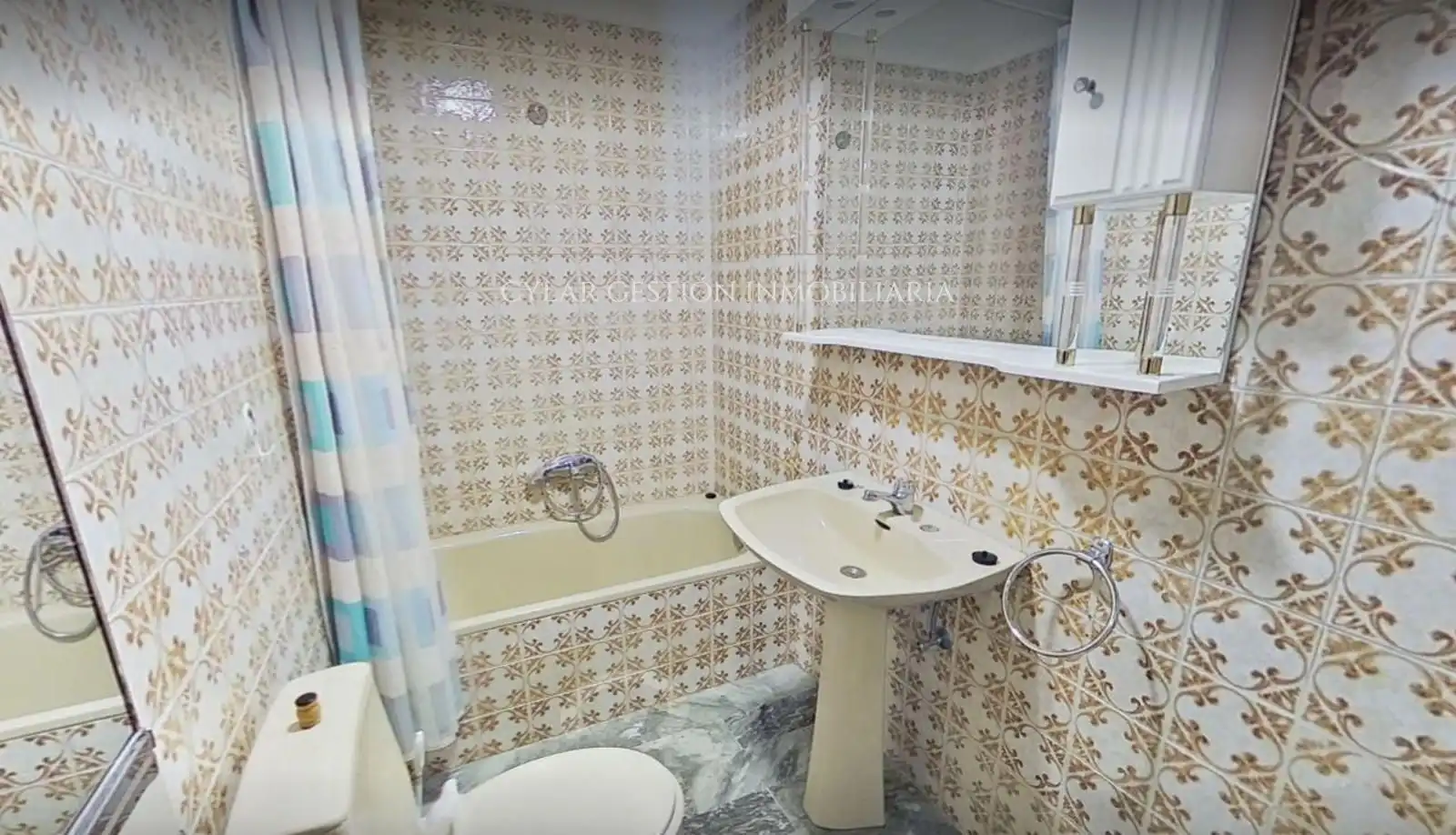 Baño de Piso en venta en Salamanca con Calefacción, Terraza y Piscina