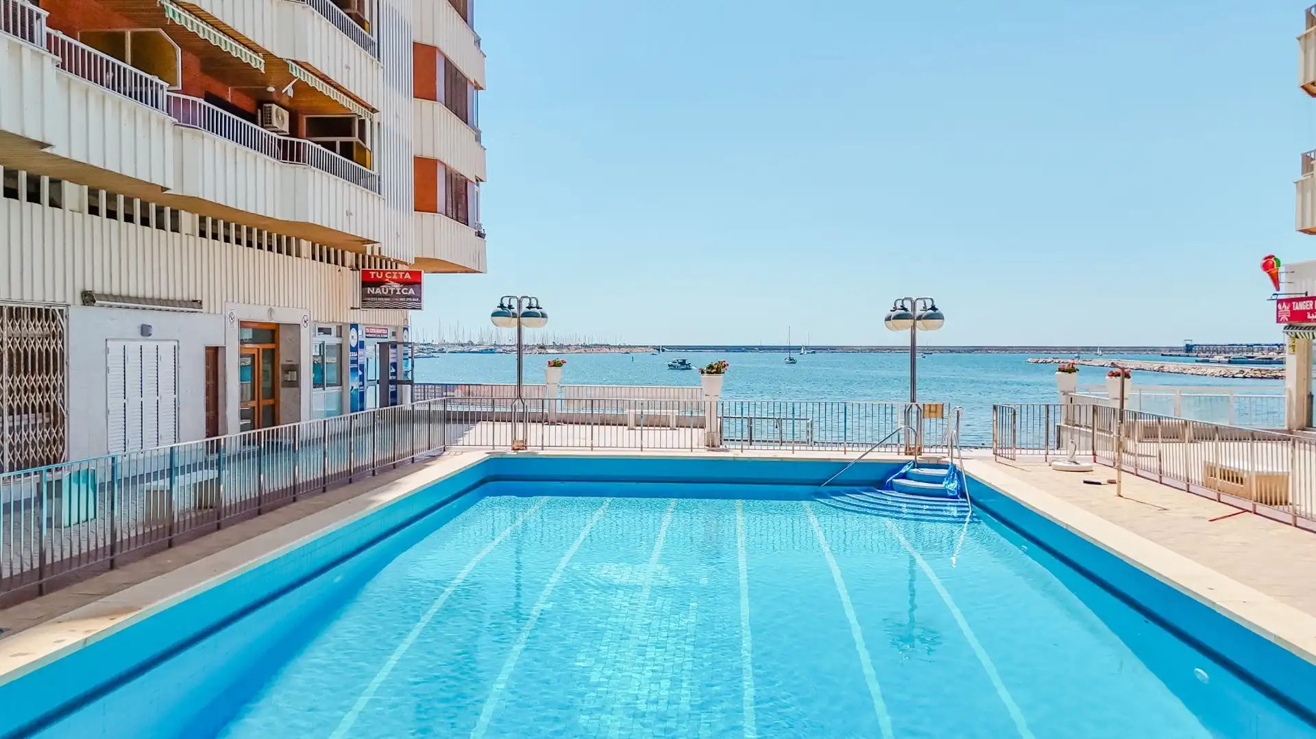 Apartment with pool for sale in Gregorio marañon 41