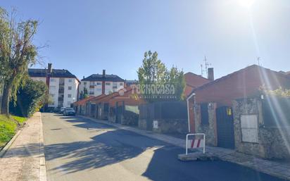 Vista exterior de Casa adosada en venda en Collado Villalba amb Calefacció, Terrassa i Piscina comunitària