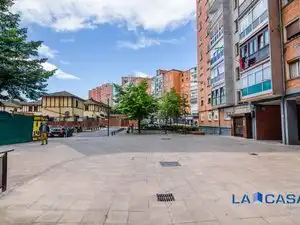 Außenansicht von Wohnung zum Verkauf in Bilbao  mit Heizung und Balkon