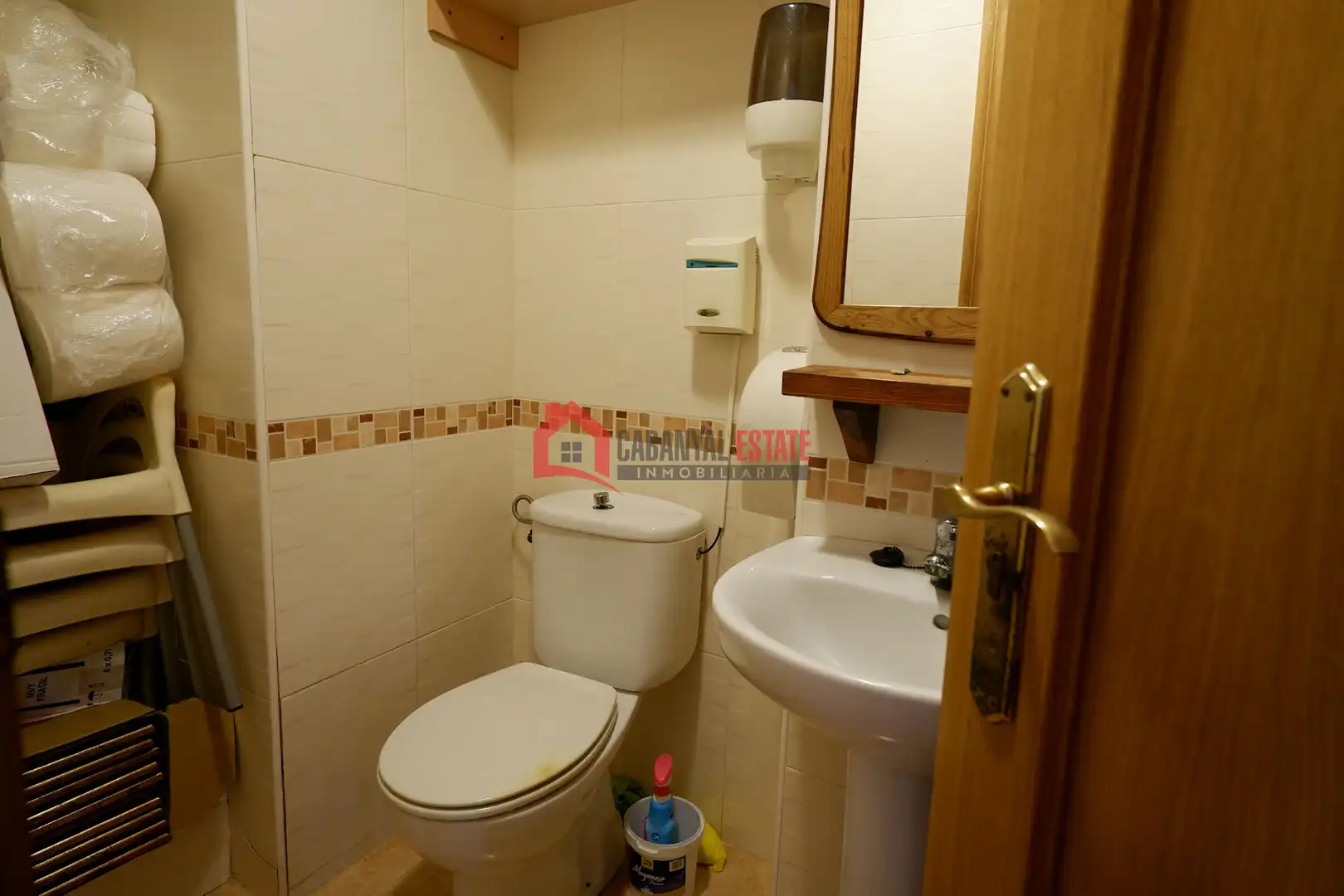Baño de Local en venta en Valencia con Aire acondicionado y Amueblado