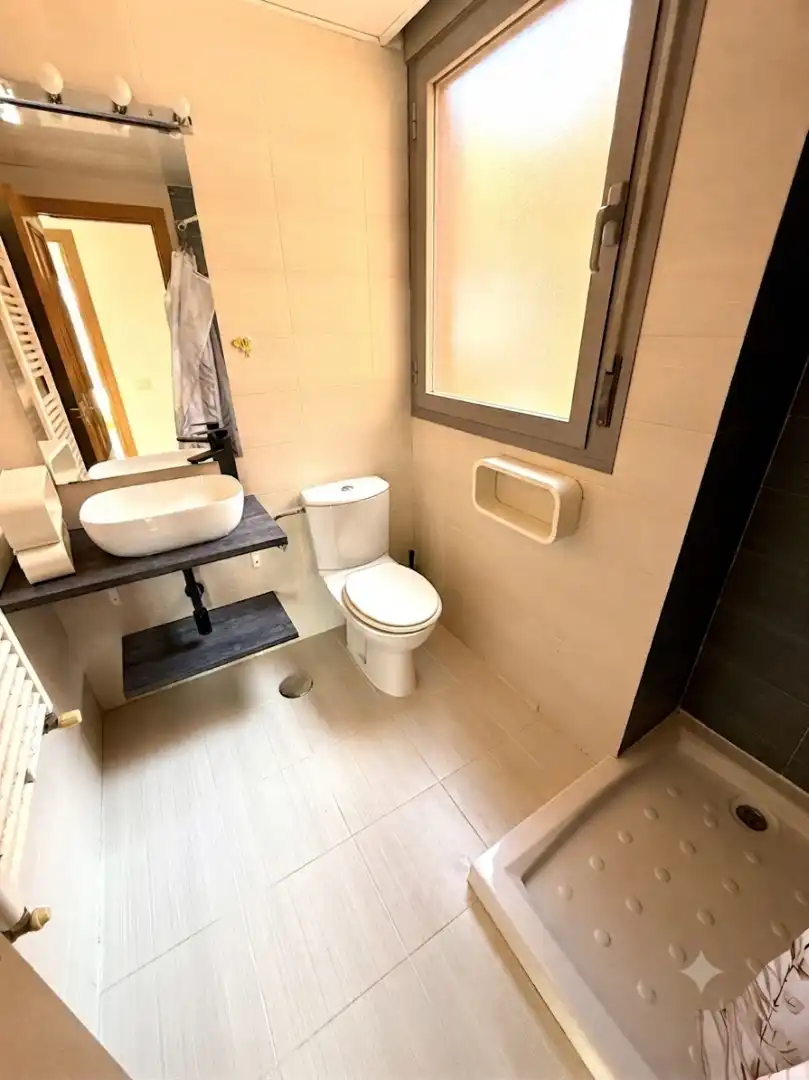 Badezimmer von Dachboden zur Miete in Guadalajara mit Klimaanlage, Heizung und Terrasse