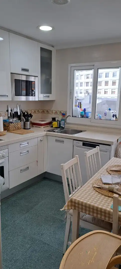 Cuina de Pis en venda en Oviedo  amb Calefacció, Parquet i Traster