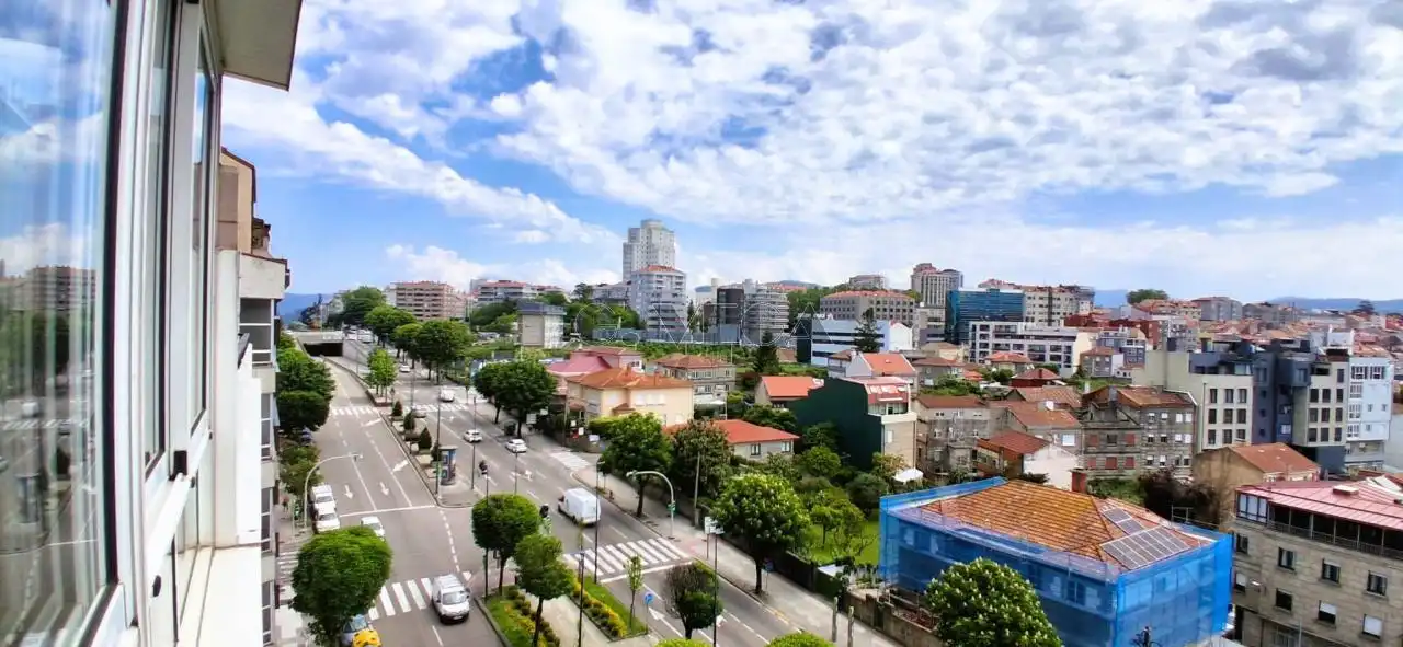 Vista exterior de Piso en venta en Vigo  con Calefacción y Parquet