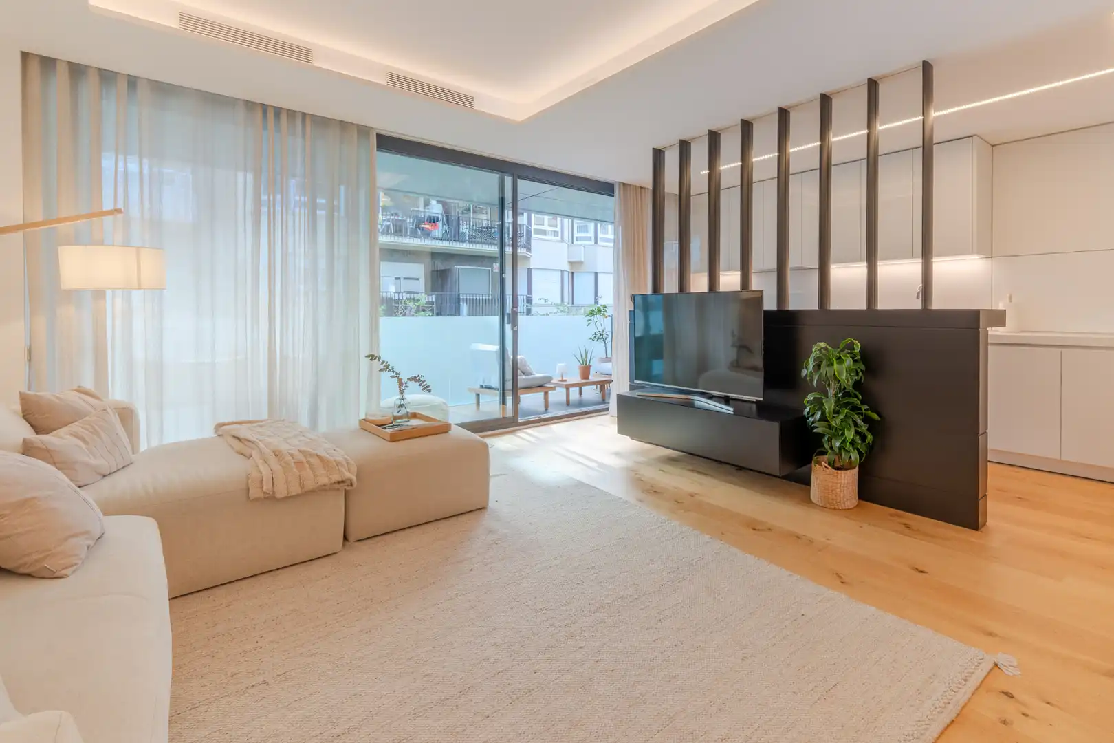 Living room of Flat for sale in Girona  with Air Conditioner, Heating and Parquet flooring