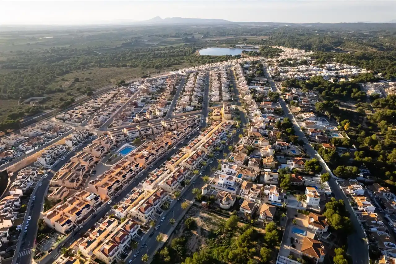 Vista exterior de Casa o chalet en venta en Pilar de la Horadada con Jardín privado, Trastero y Piscina