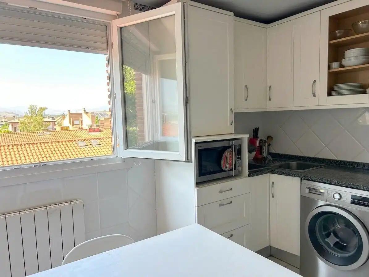 Cuina de Dúplex en venda en Villamediana de Iregua amb Calefacció, Parquet i Terrassa