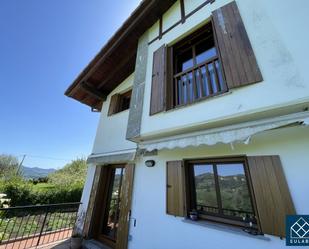 Vista exterior de Casa adosada en venda en Larraul amb Calefacció, Jardí privat i Terrassa
