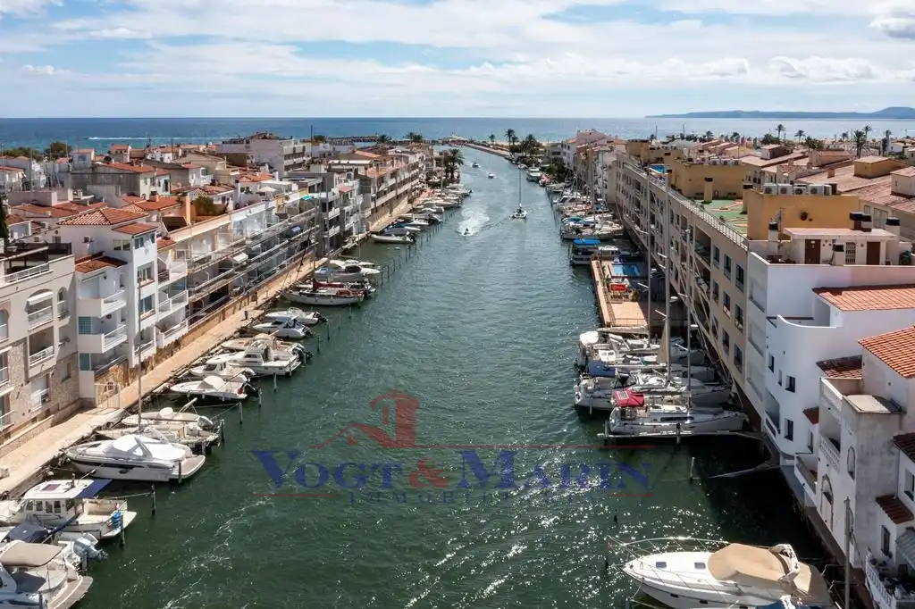 Casa a schiera con terrazza in vendita a Avinguda de la República Catalana, imagen 16