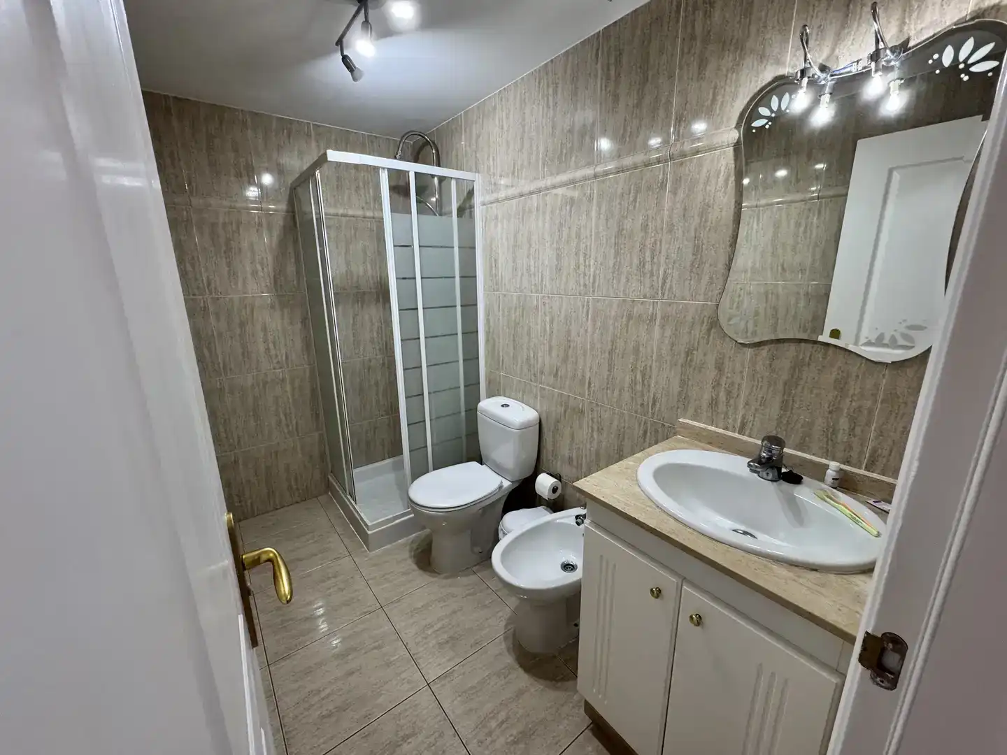 Badezimmer von Wohnung zur Miete in Arico mit Privatgarten, Schwimmbad und Möbliert