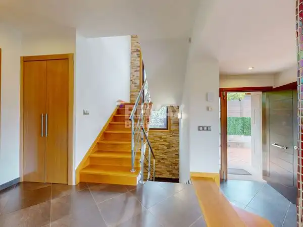 Casa o chalet en venta en Vigo  con Calefacción, Jardín privado y Terraza
