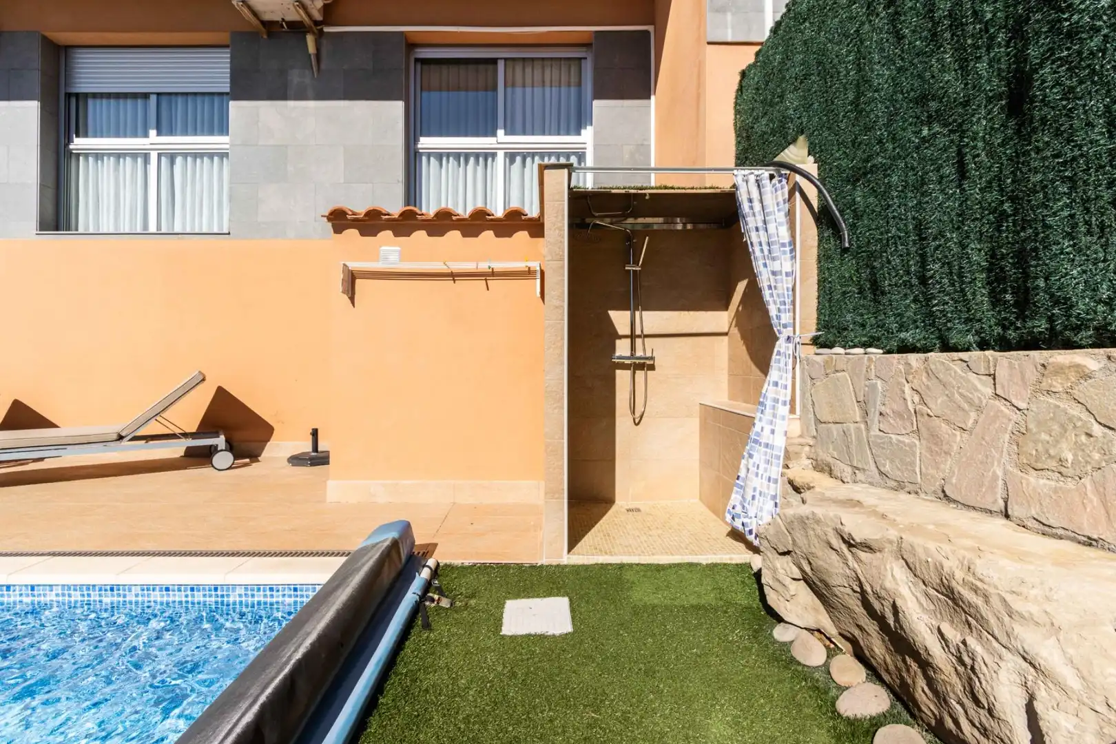 Piscina de Casa adosada en venda en Castellar del Vallès amb Aire condicionat, Calefacció i Terrassa