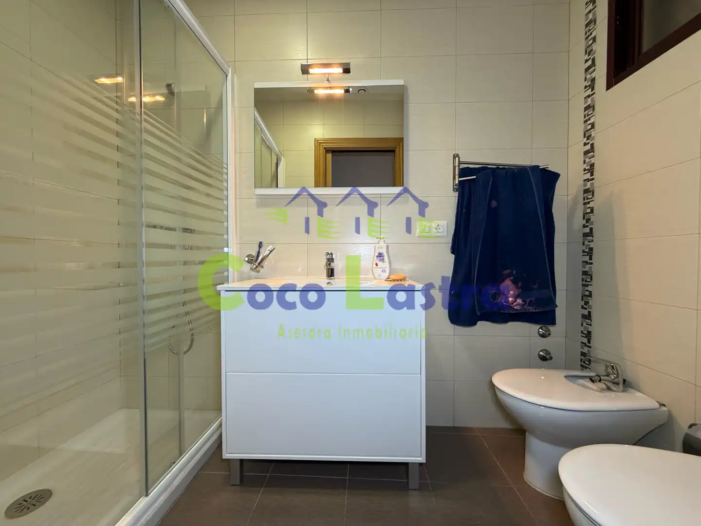 Badezimmer von Einfamilien-Reihenhaus zum Verkauf in Alba de Tormes mit Heizung, Ofen und Waschmaschine