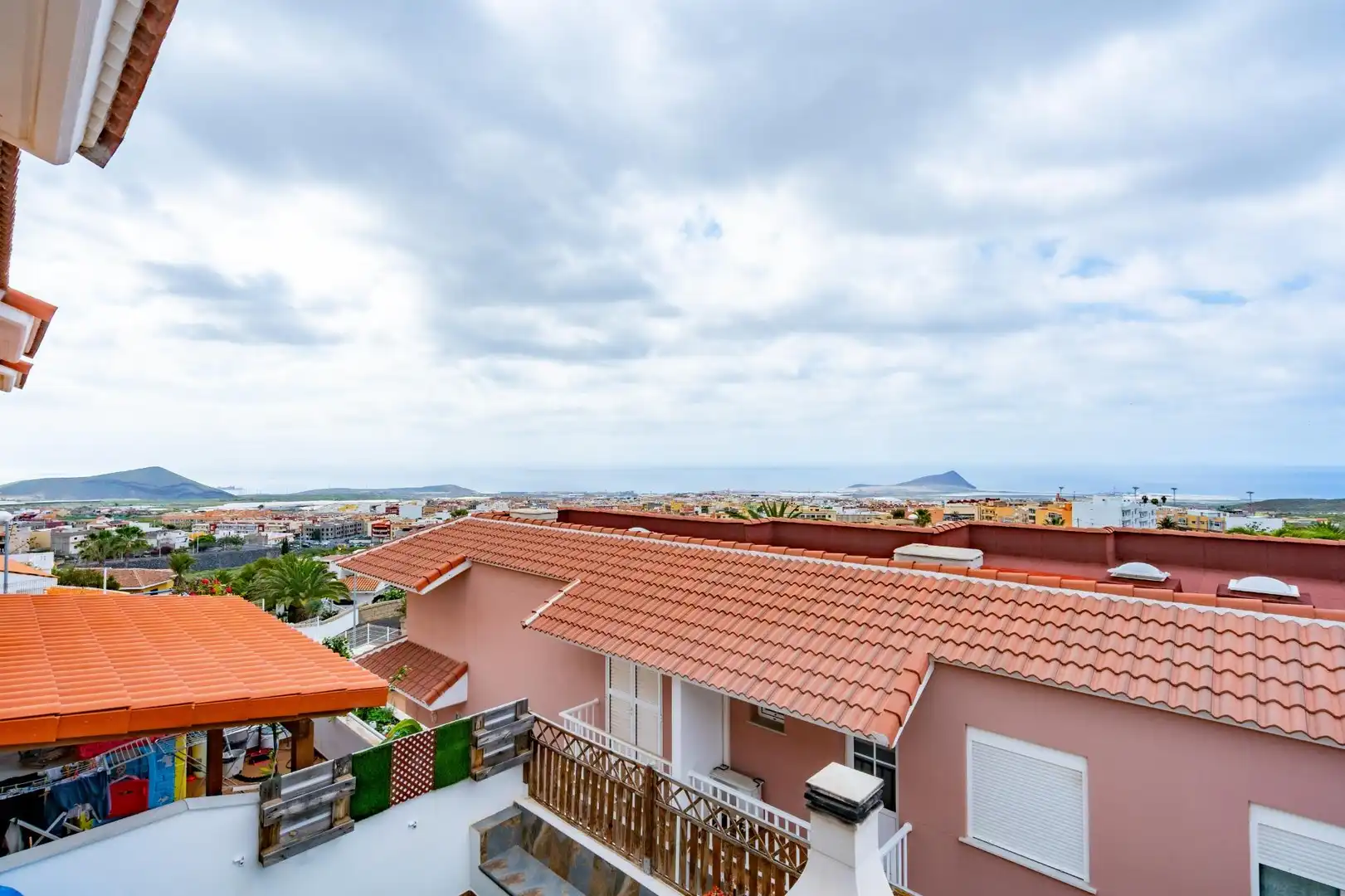 Vista exterior de Casa adosada en venta en Granadilla de Abona con Terraza y Balcón