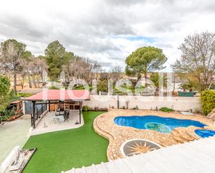 Vista exterior de Casa o xalet en venda en Villamiel de Toledo amb Aire condicionat, Terrassa i Piscina