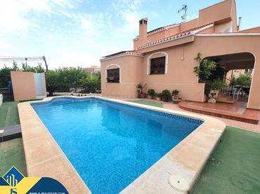 Xalet amb piscina en venda a La Mata