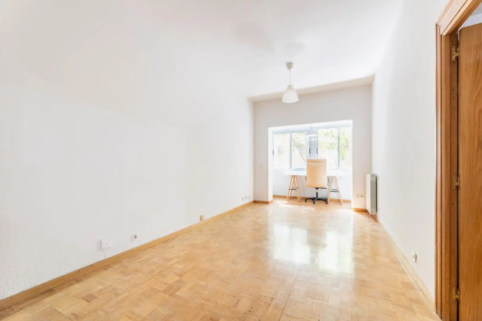 Vista exterior de Piso en venta en Madrid con Calefacción, Parquet y Balcón