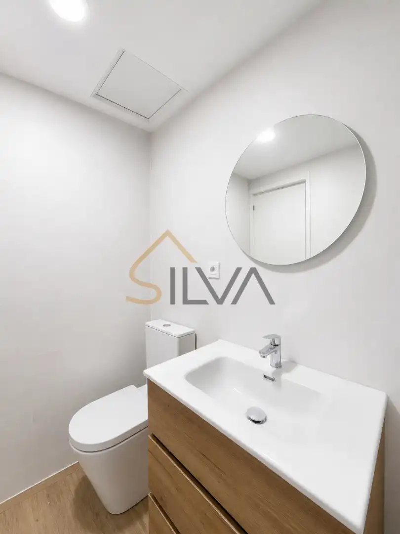 Bathroom of Flat for sale in Lugo  with Air Conditioner, Heating and Oven