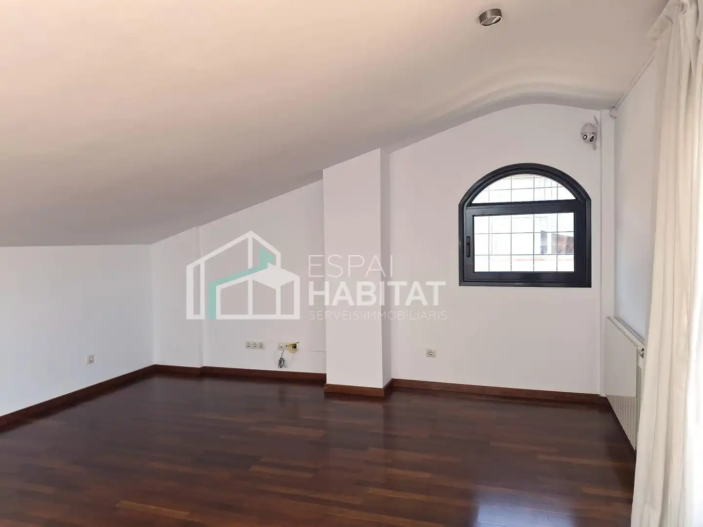 Dormitori de Casa adosada de lloguer en Cabrils amb Calefacció, Jardí privat i Parquet