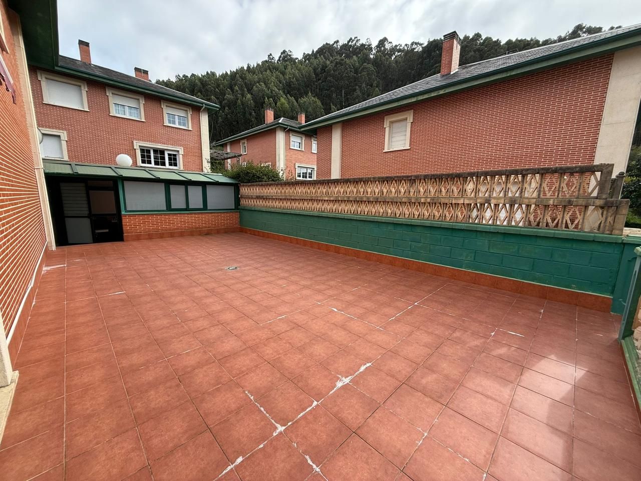 Terrassa de Casa adosada en venda en Castro-Urdiales amb Calefacció, Jardí privat i Parquet