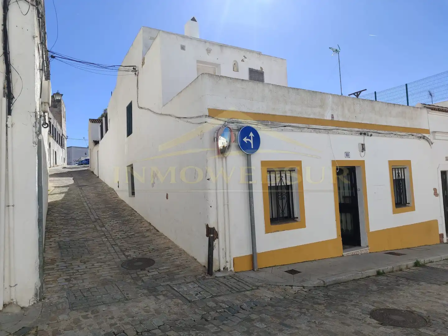 Vista exterior de Casa adosada en venda en Ayamonte amb Terrassa, Moblat i Balcó