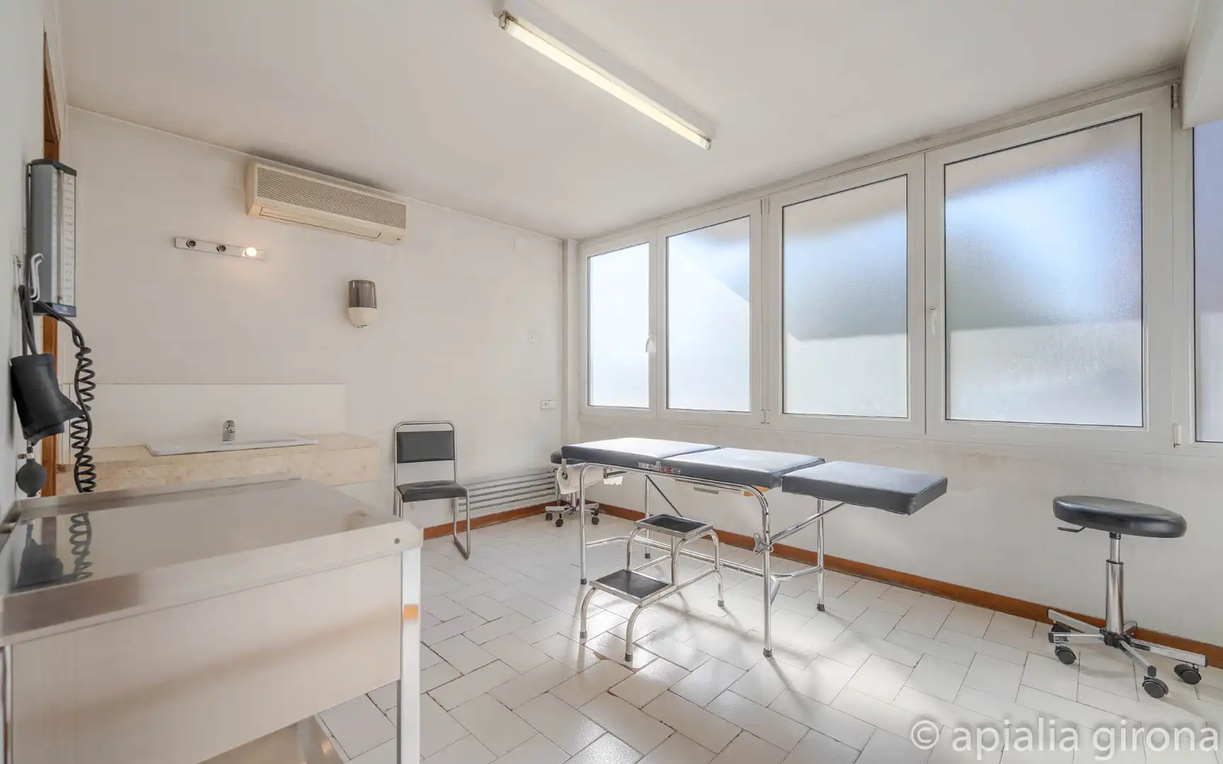 Außenansicht von Büro zum Verkauf in Girona mit Klimaanlage, Heizung und Möbliert
