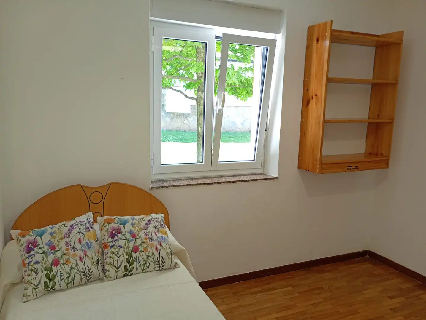 Schlafzimmer von Wohnung zum Verkauf in Gijón  mit Möbliert