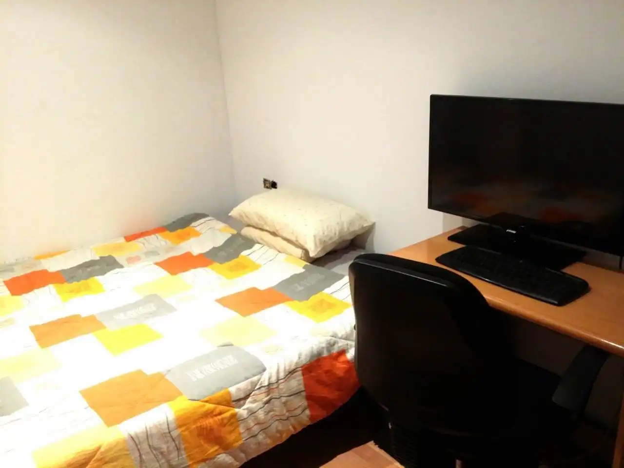 Bedroom of Flat for sale in Terrassa