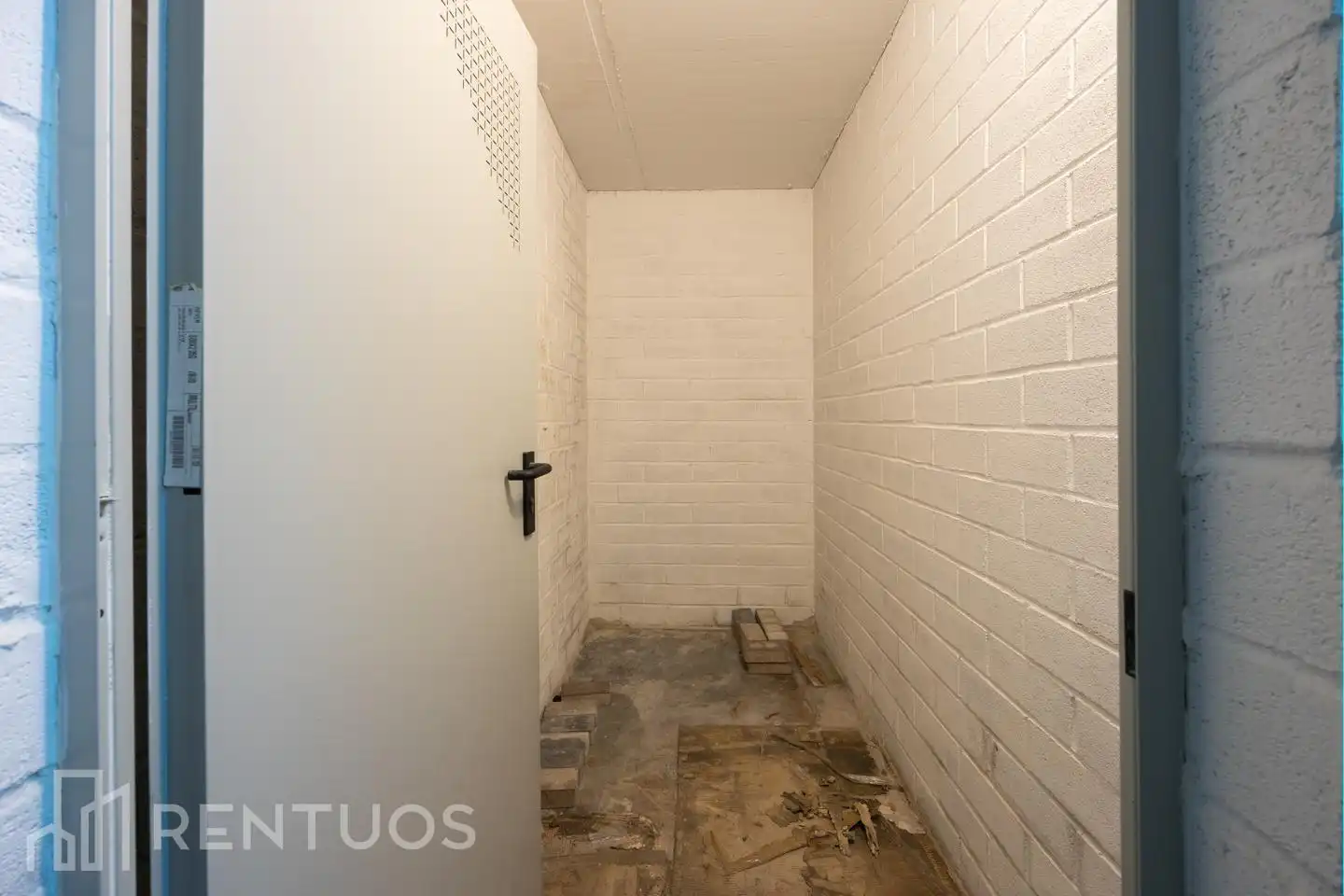 Study for rent in Madrid  with Air Conditioner, Heating and Storage room
