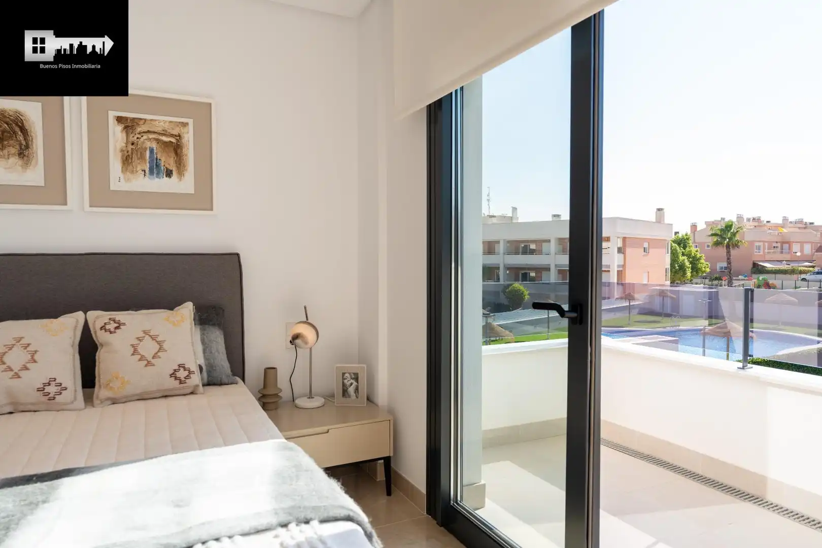 Dormitori de Casa adosada en venda en Santa Pola amb Aire condicionat, Calefacció i Jardí privat
